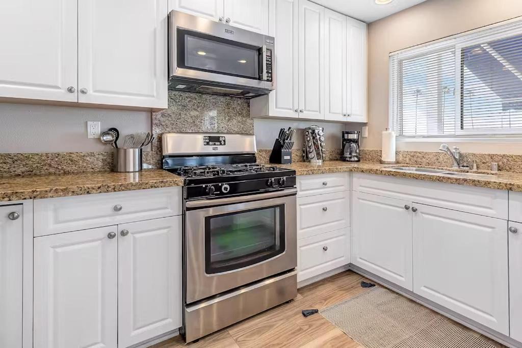 Photo of Kitchen in Balboa Peninsula