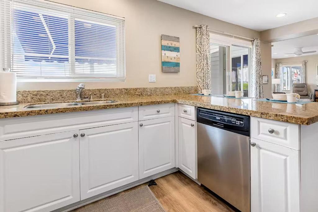 Photo of Kitchen in Balboa Peninsula