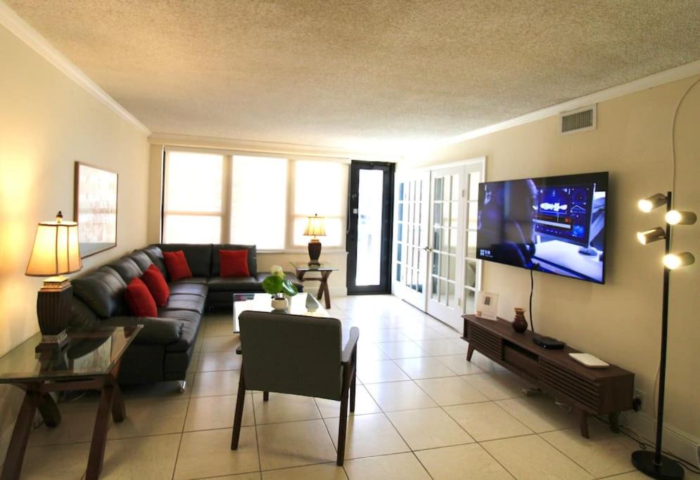 Photo of Livingroom in Mid Beach