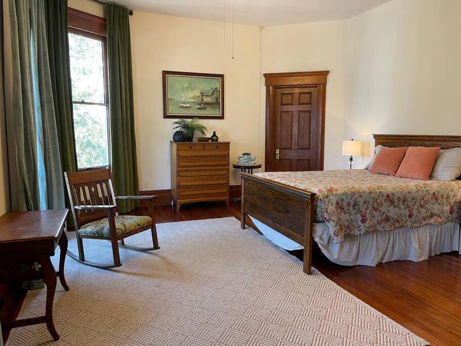 Photo of Bedroom in Downtown
