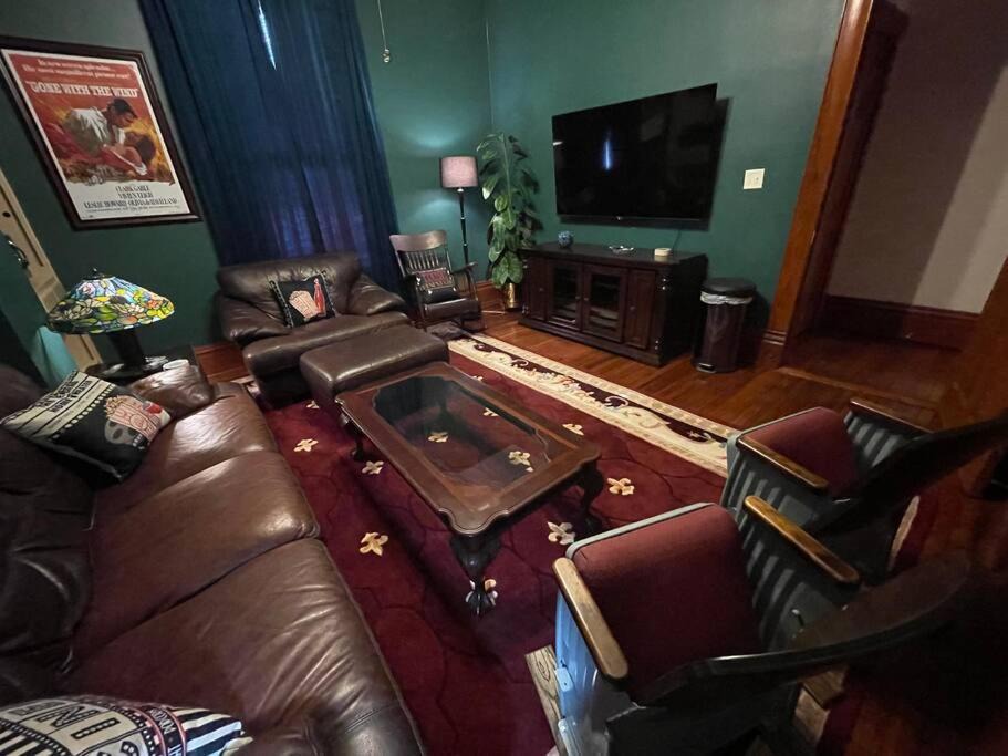 Photo of Livingroom in Downtown