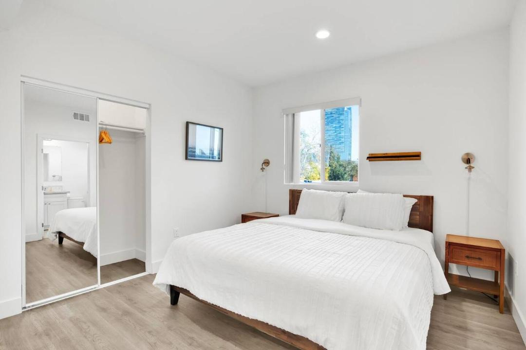 Photo of Bedroom in Pico-Union