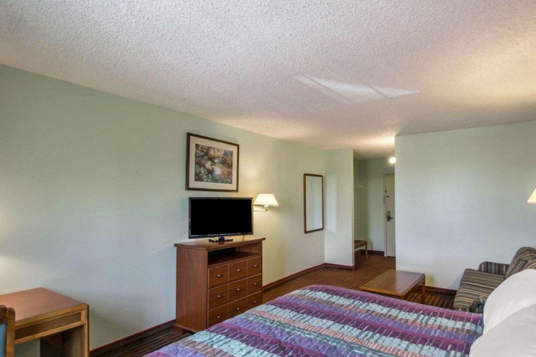 Photo of Bedroom in Lakeville