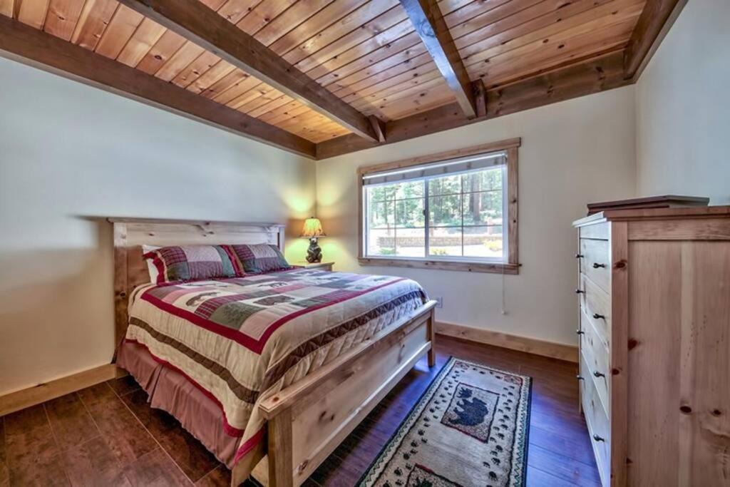 Photo of Bedroom in Country Club Estates