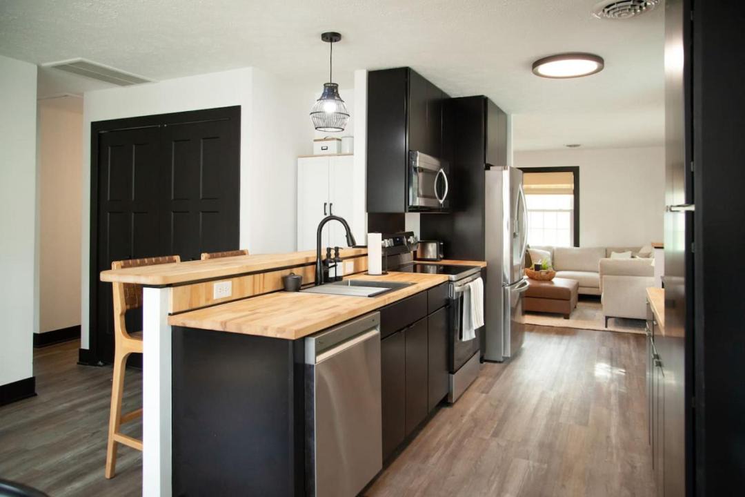 Photo of Kitchen in George Haywood's Lakefront