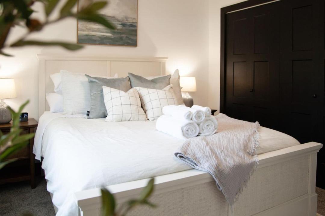 Photo of Bedroom in George Haywood's Lakefront