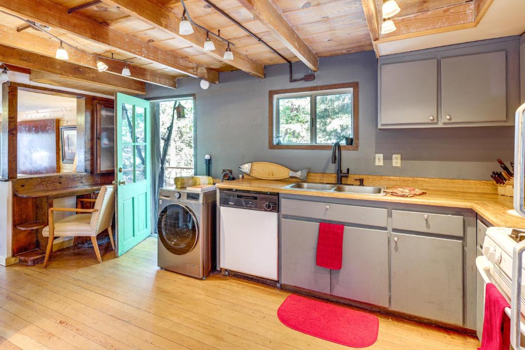 Photo of Kitchen in Green Valley Lake