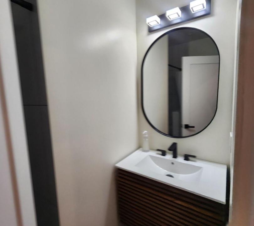 Photo of Bathroom in Ladera Heights