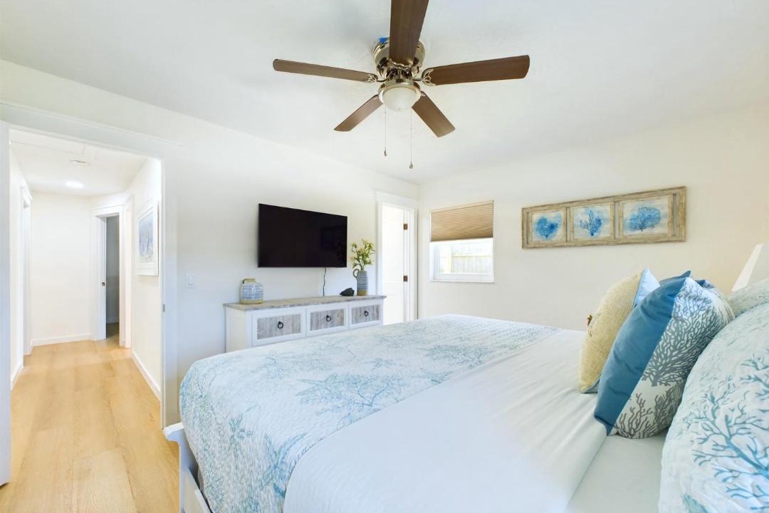 Photo of Bedroom in Surfside Estates