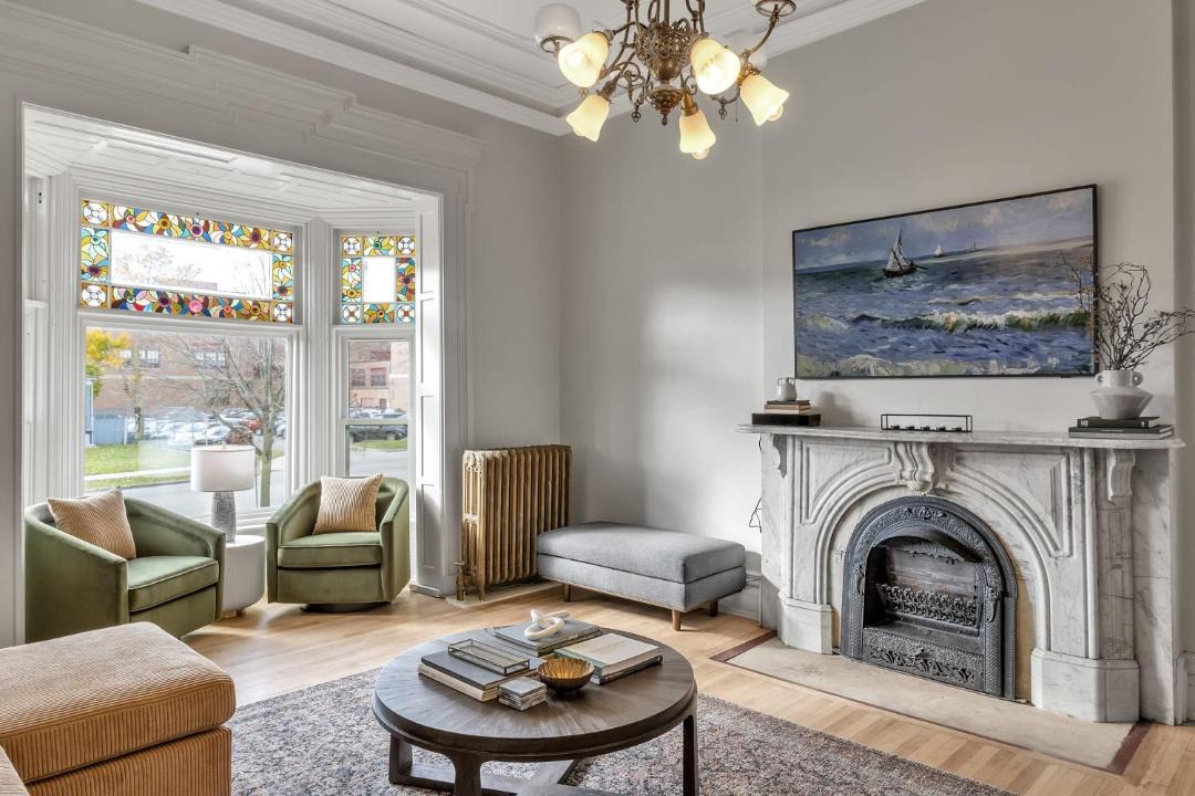 Photo of Livingroom in Front Park
