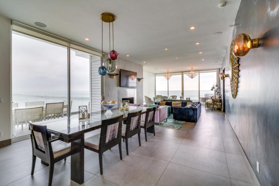 Photo of Livingroom in Central Malibu