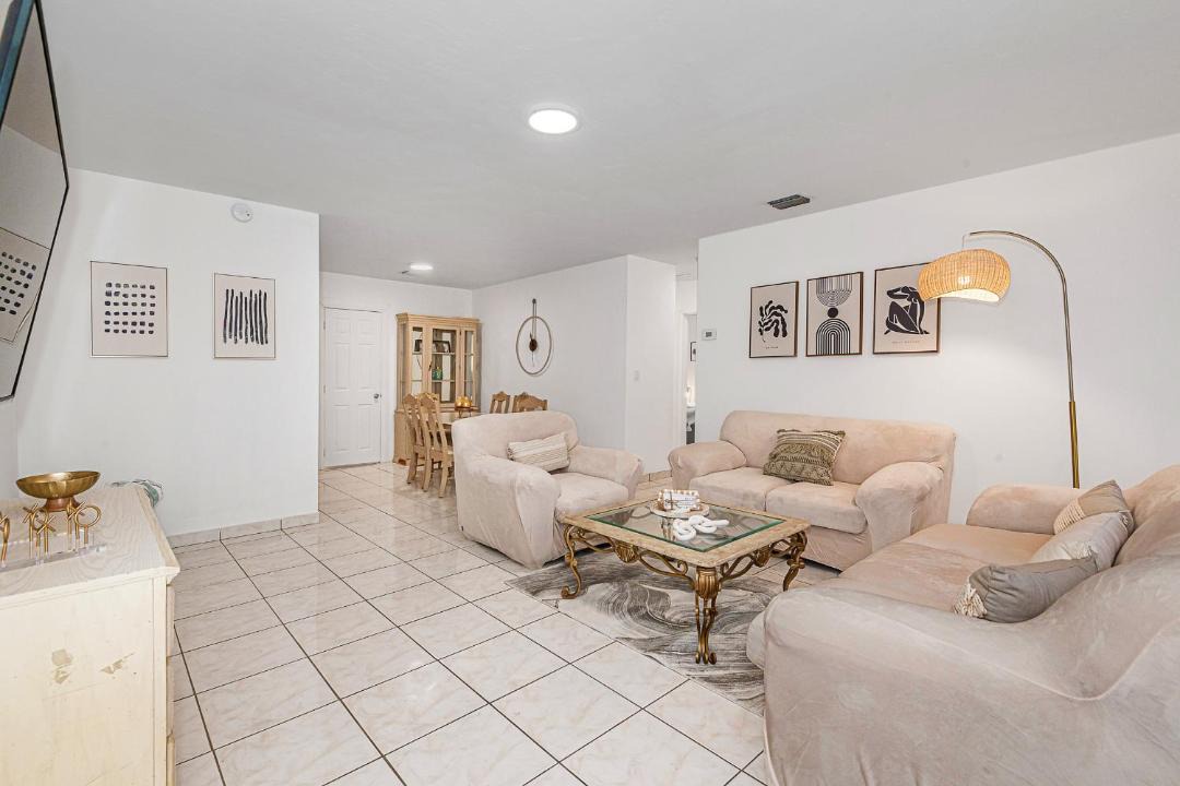 Photo of Livingroom in Hallandale Beach
