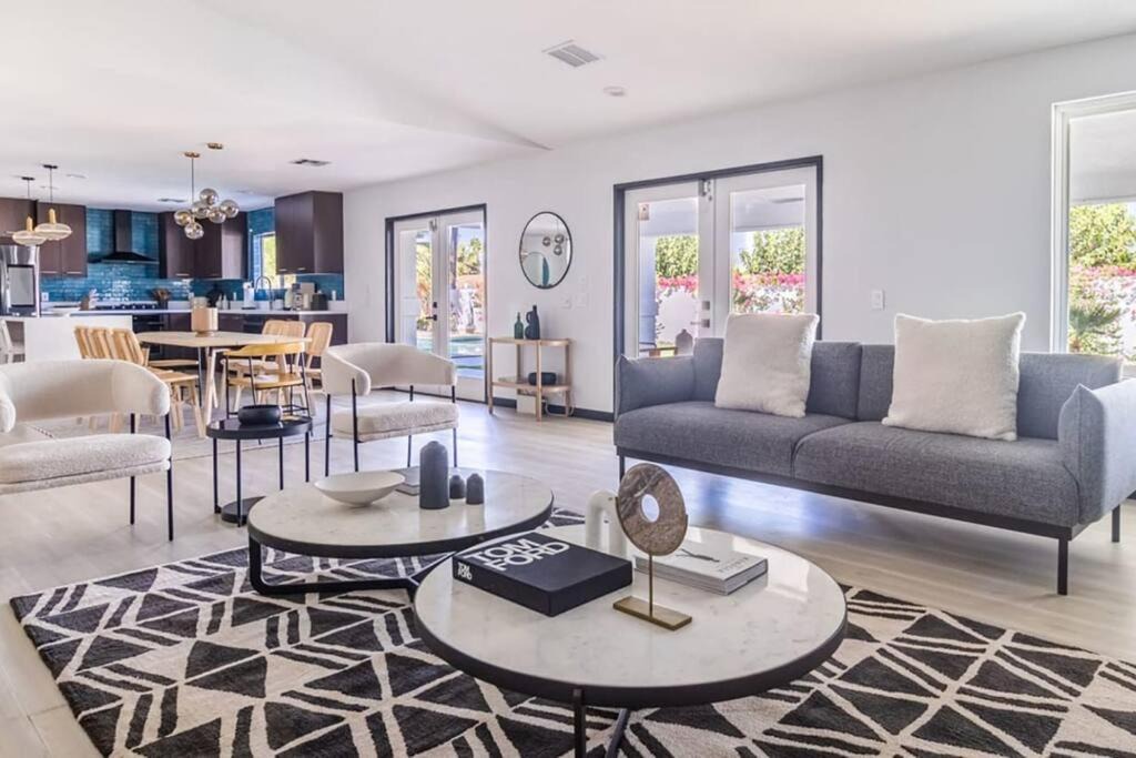 Photo of Livingroom in Desert Park Estates