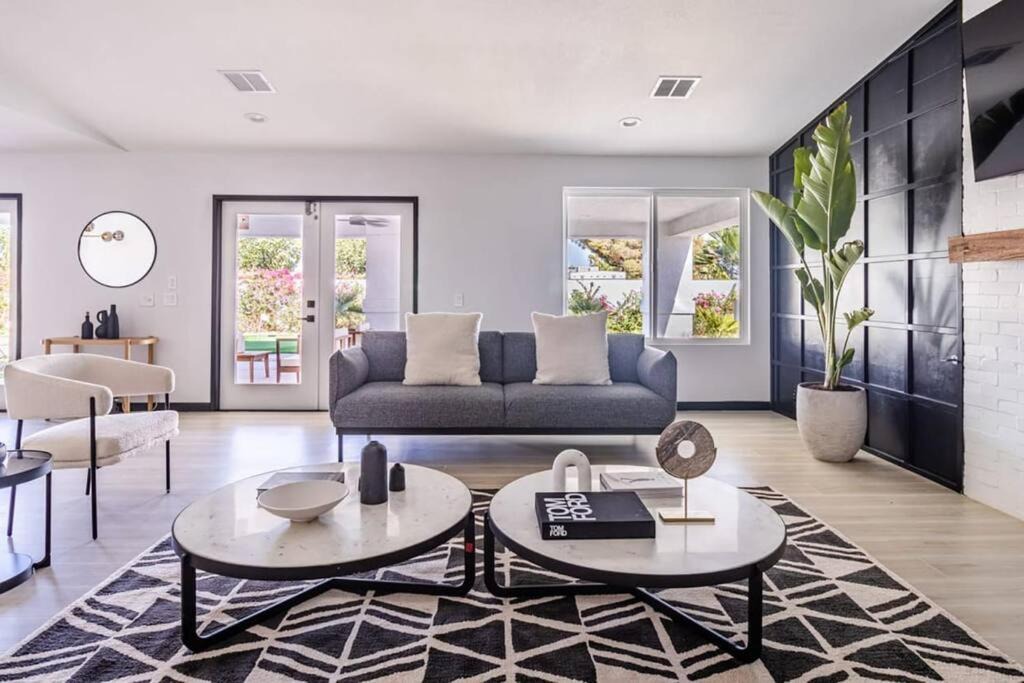 Photo of Livingroom in Desert Park Estates