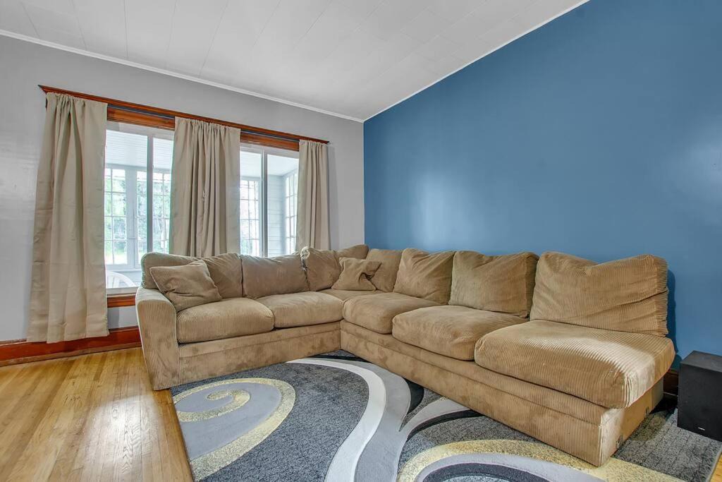 Photo of Livingroom in Buffalo