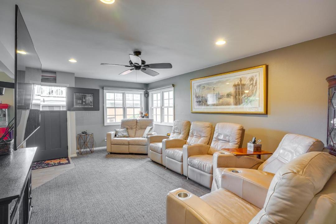 Photo of Livingroom in East Side Costa Mesa