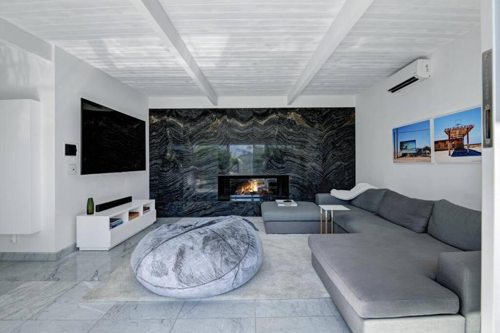 Photo of Livingroom in Racquet Club Estates