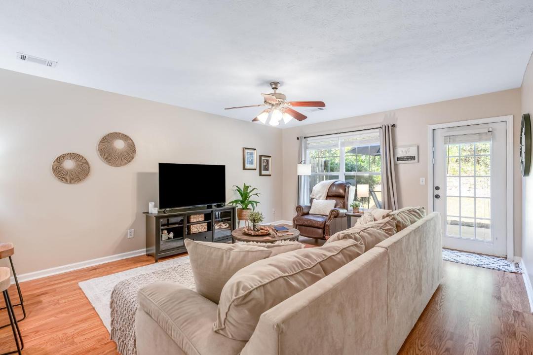 Photo of Livingroom in Auburn