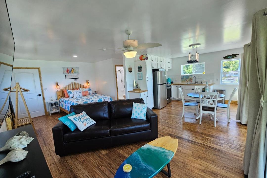 Photo of Livingroom in Madison-on-the-Lake