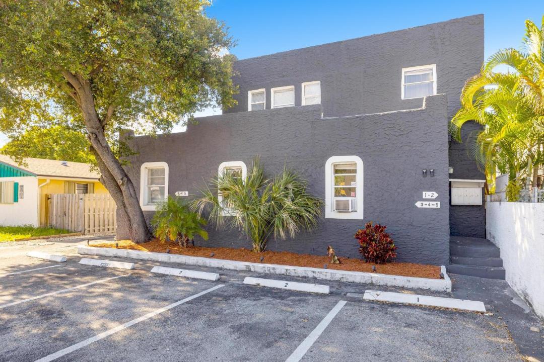 Photo of Buildings in Poinciana Park