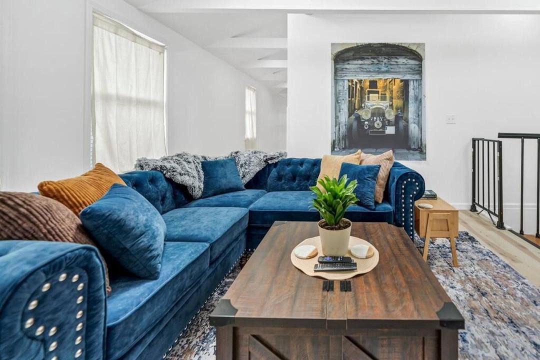 Photo of Livingroom in Front Park