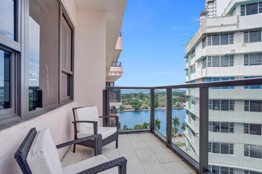 Photo of Patio Balcony in Mid Beach