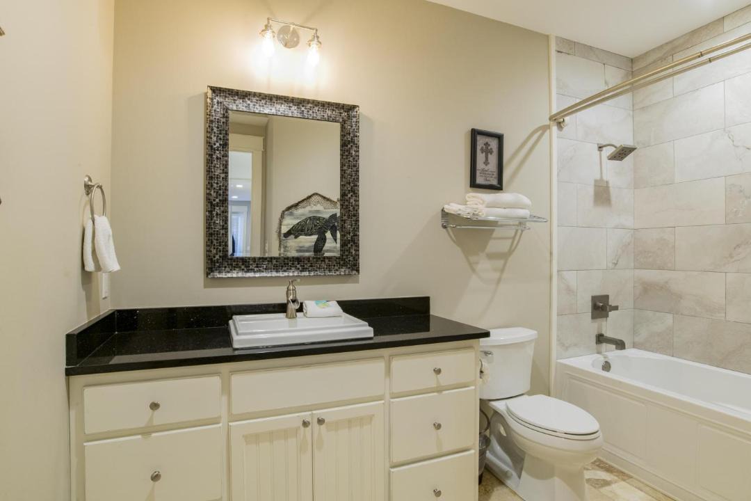 Photo of Bathroom in Orange Beach East
