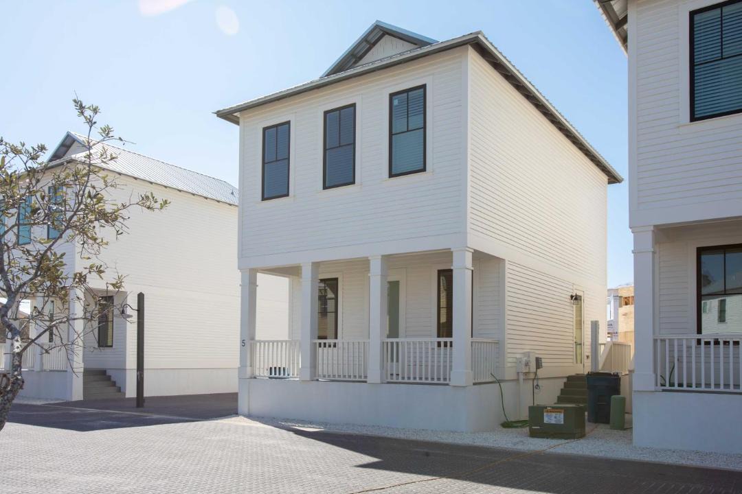 Photo of Buildings in Orange Beach