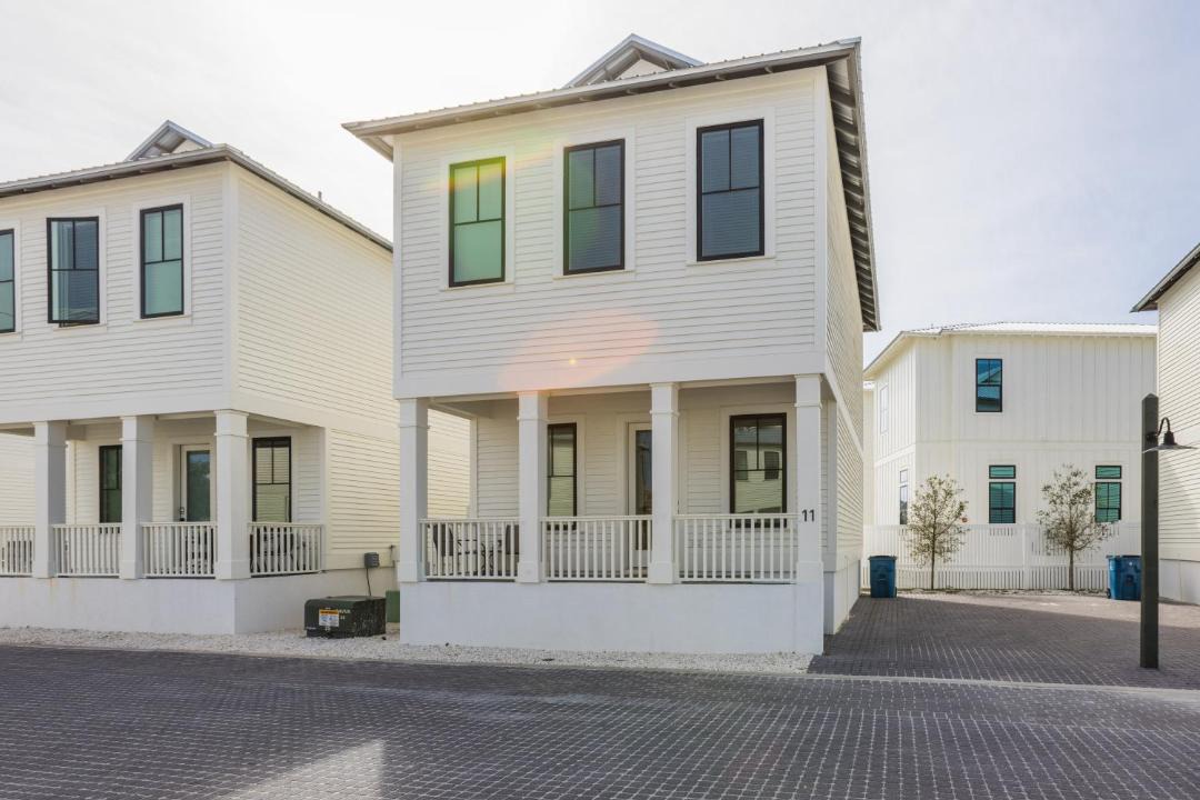 Photo of Buildings in Orange Beach