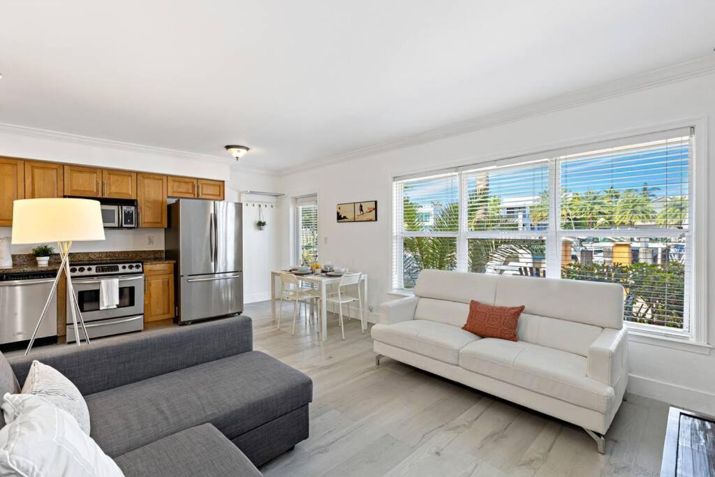 Photo of Livingroom in Hendricks and Venice Isles