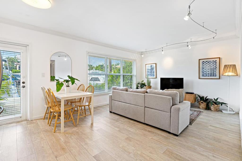 Photo of Livingroom in Hendricks and Venice Isles