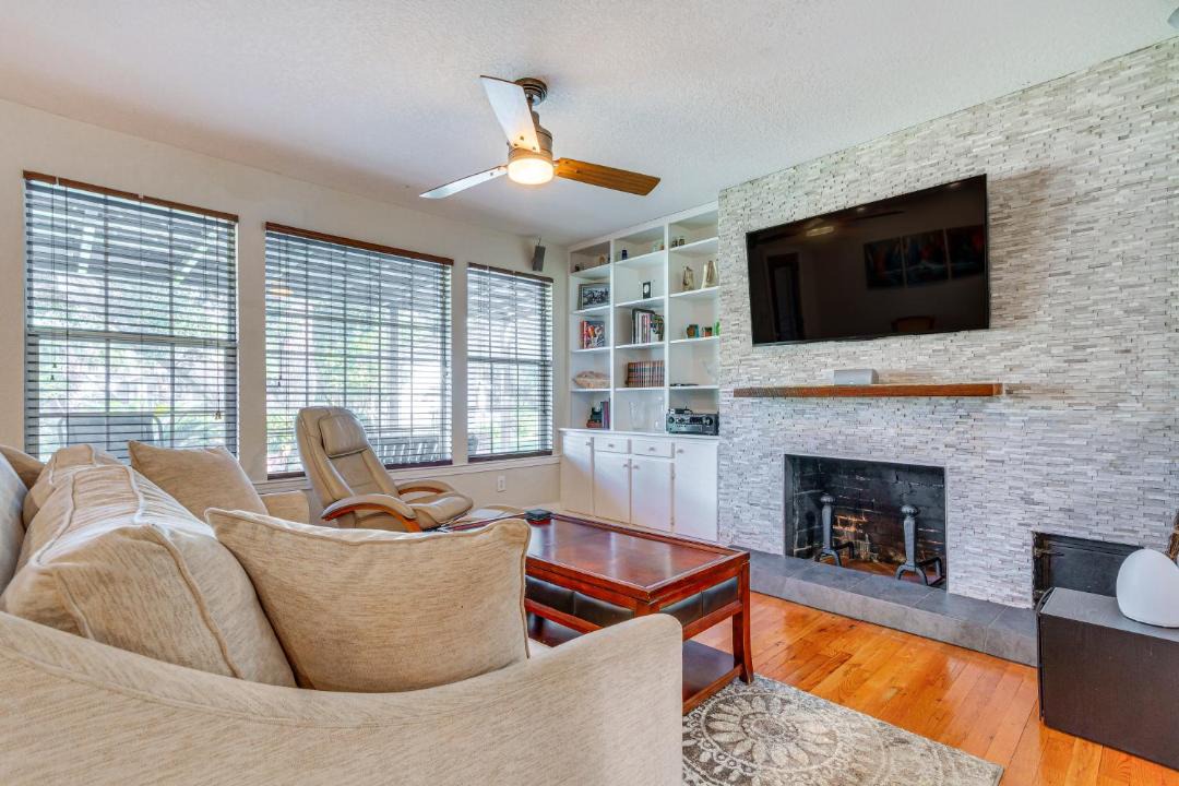Photo of Livingroom in East Hill
