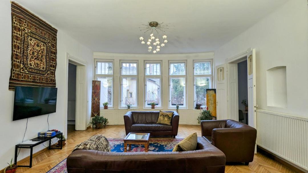 Photo of Livingroom in 15th District
