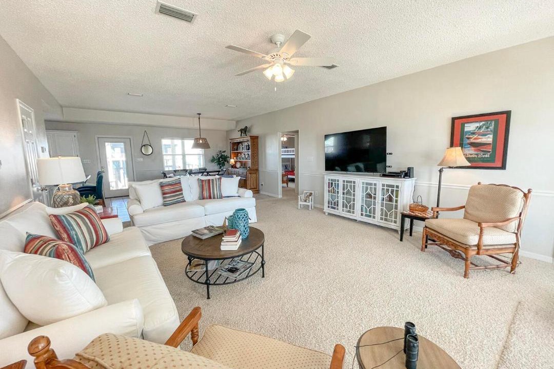 Photo of Livingroom in Silver Cay