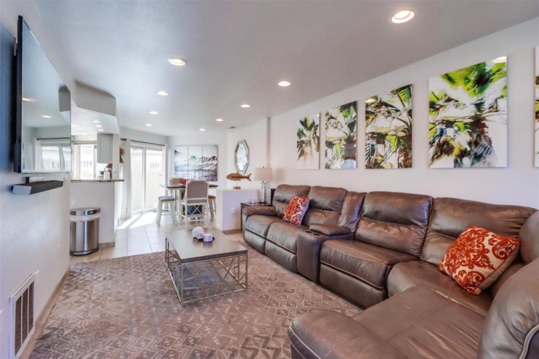 Photo of Livingroom in Crown Point