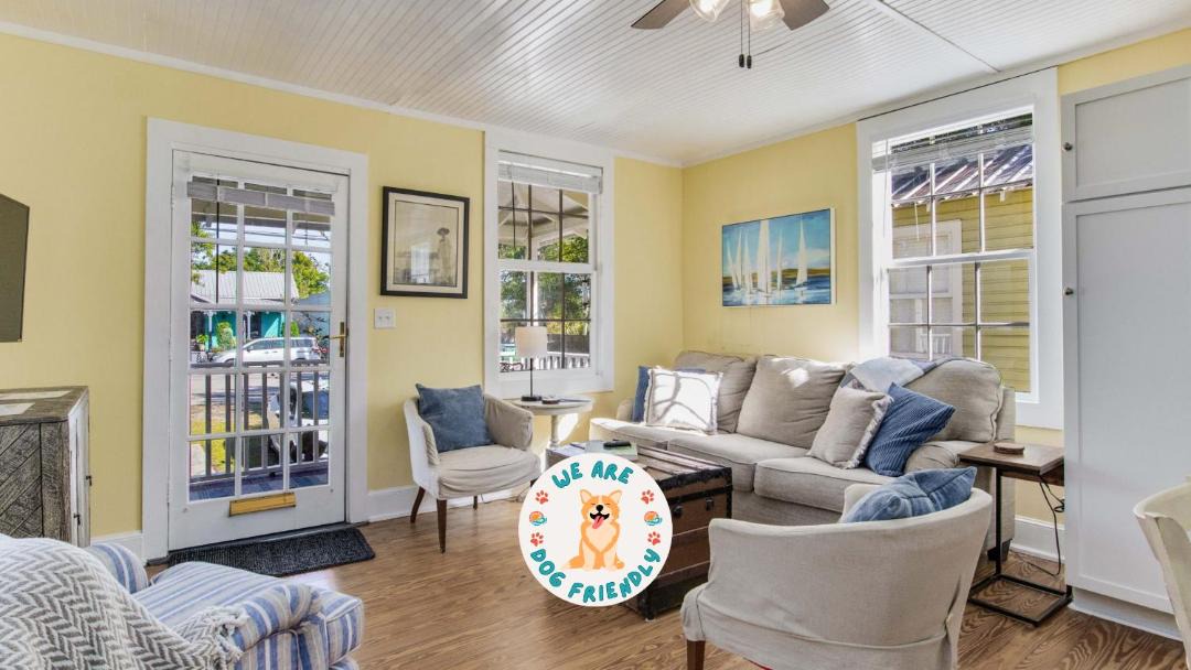 Photo of Livingroom in Old East Hill