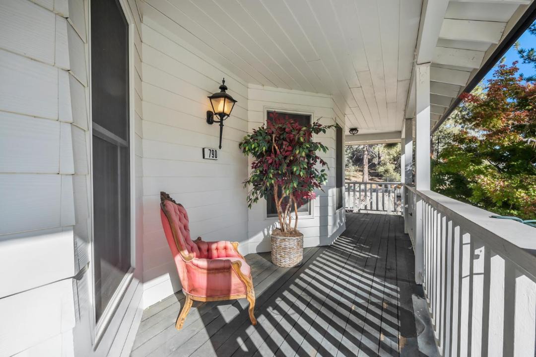 Photo of Patio Balcony in Wrightwood