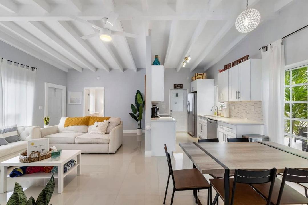 Photo of Livingroom in Dolphin Isles