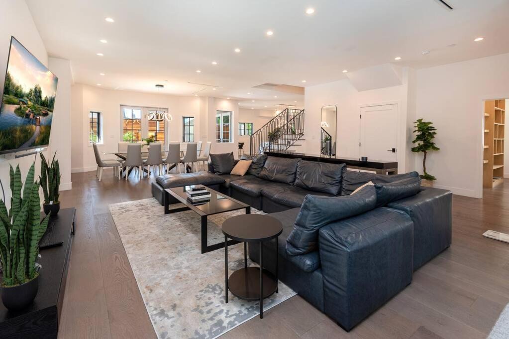 Photo of Livingroom in La Brea