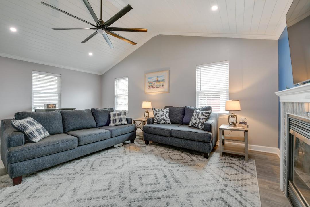Photo of Livingroom in Lake Erie Beach