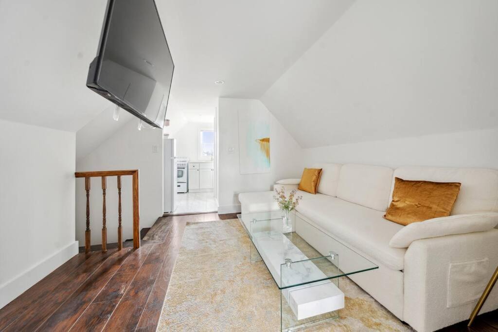 Photo of Livingroom in Southeast Yonkers
