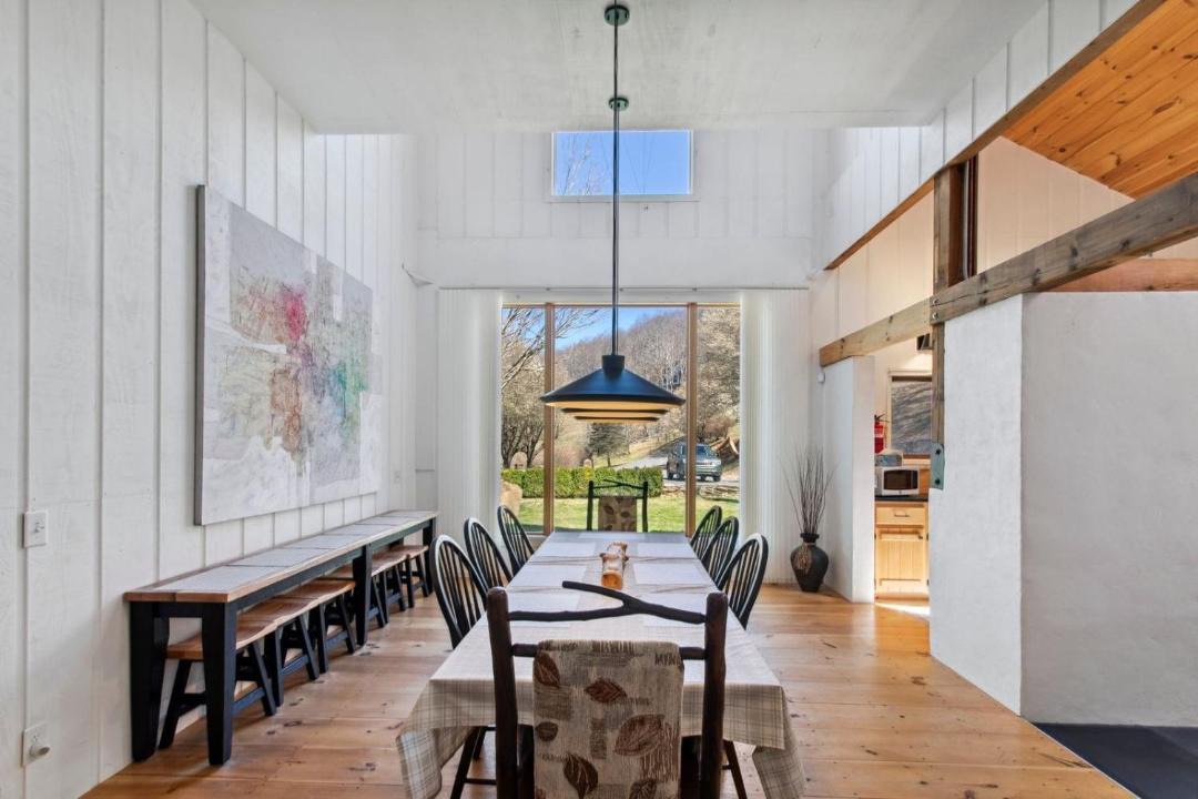 Photo of Livingroom in West Jefferson