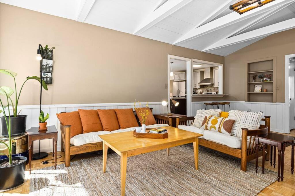 Photo of Livingroom in Northeast Raleigh