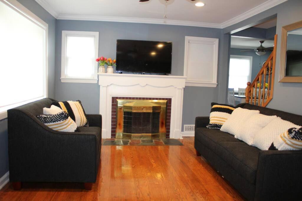 Photo of Livingroom in Teaneck