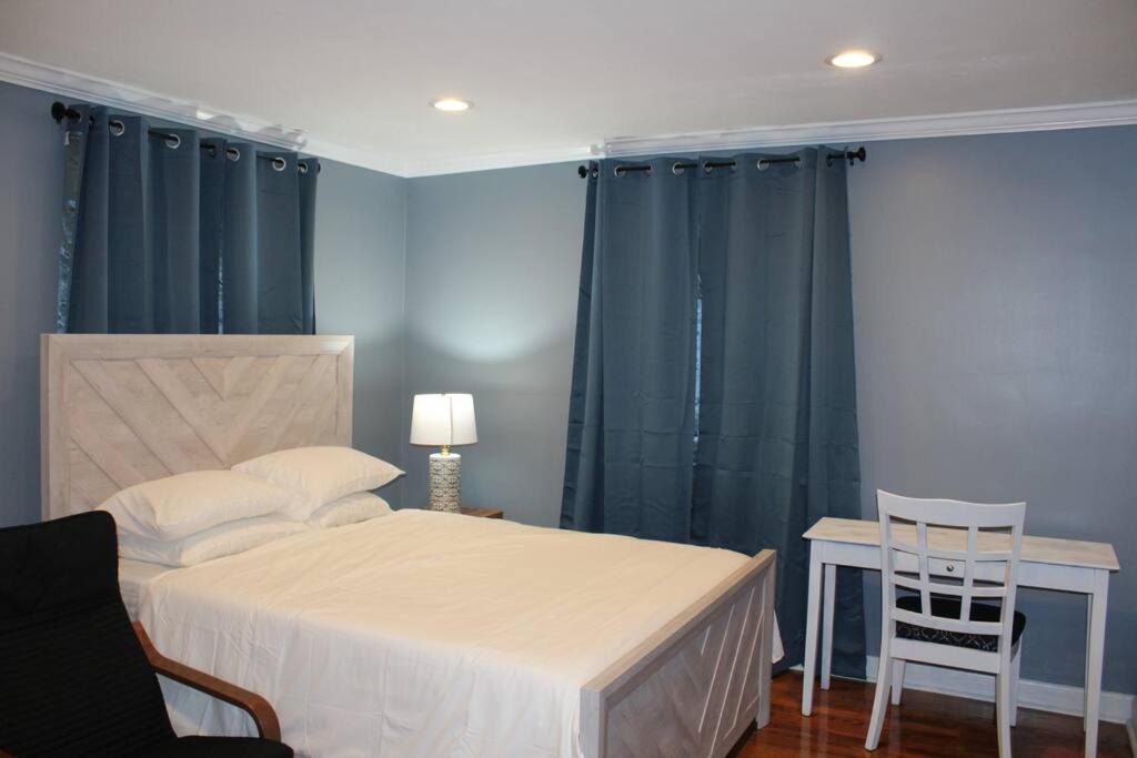 Photo of Bedroom in Teaneck