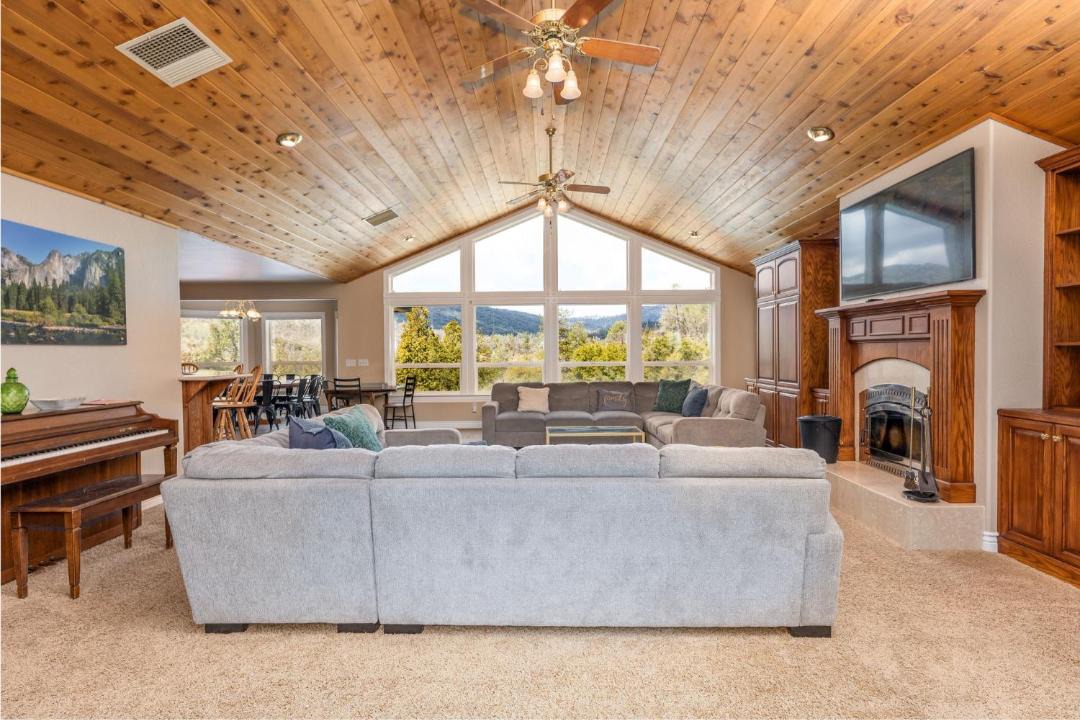 Photo of Livingroom in Yosemite Forks