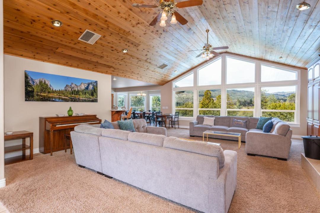 Photo of Livingroom in Yosemite Forks