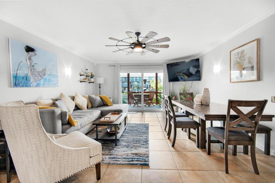 Photo of Livingroom in Pensacola Beach