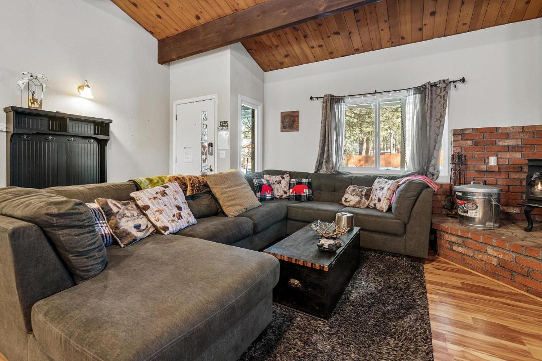 Photo of Livingroom in Summit Estates