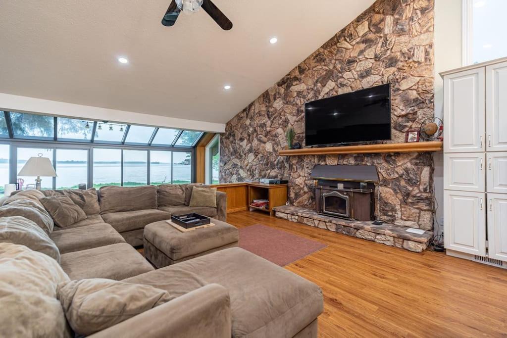 Photo of Livingroom in Fenelon Falls